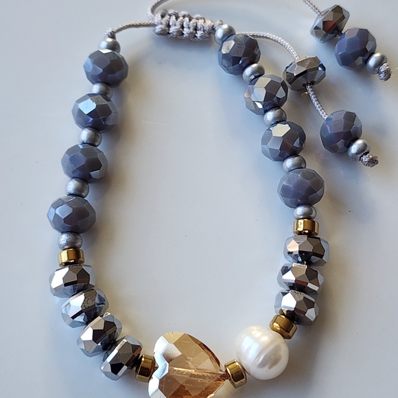 Chic Gray and Gold Beaded Bracelet - Picture 2 of 3